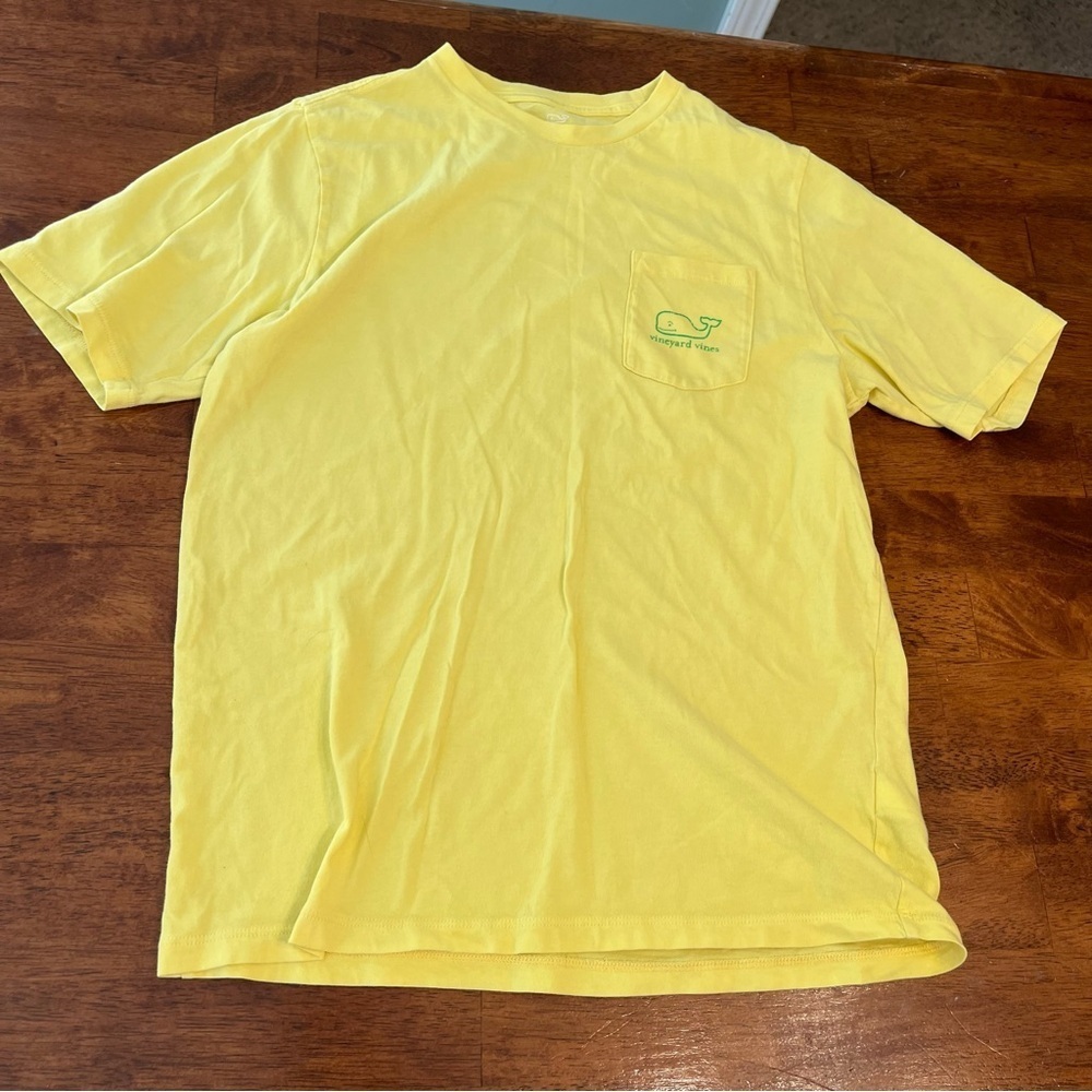 Boys Vineyard Vines yellow pocket T shirt green whale size XL 18